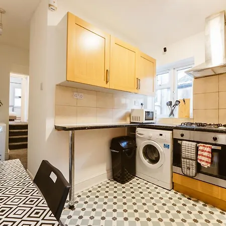 Mile End Double Rooms 86A